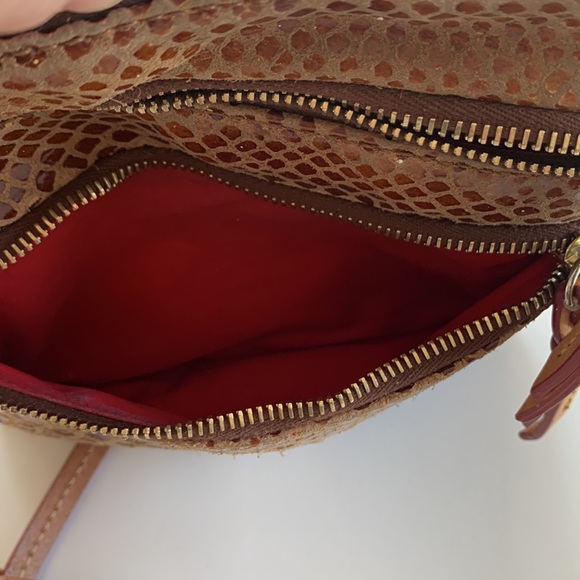 Vintage Dooney & Bourke lizard embossed leather 3-zip crossbody bag 8” 23in drop - Picture 13 of 16